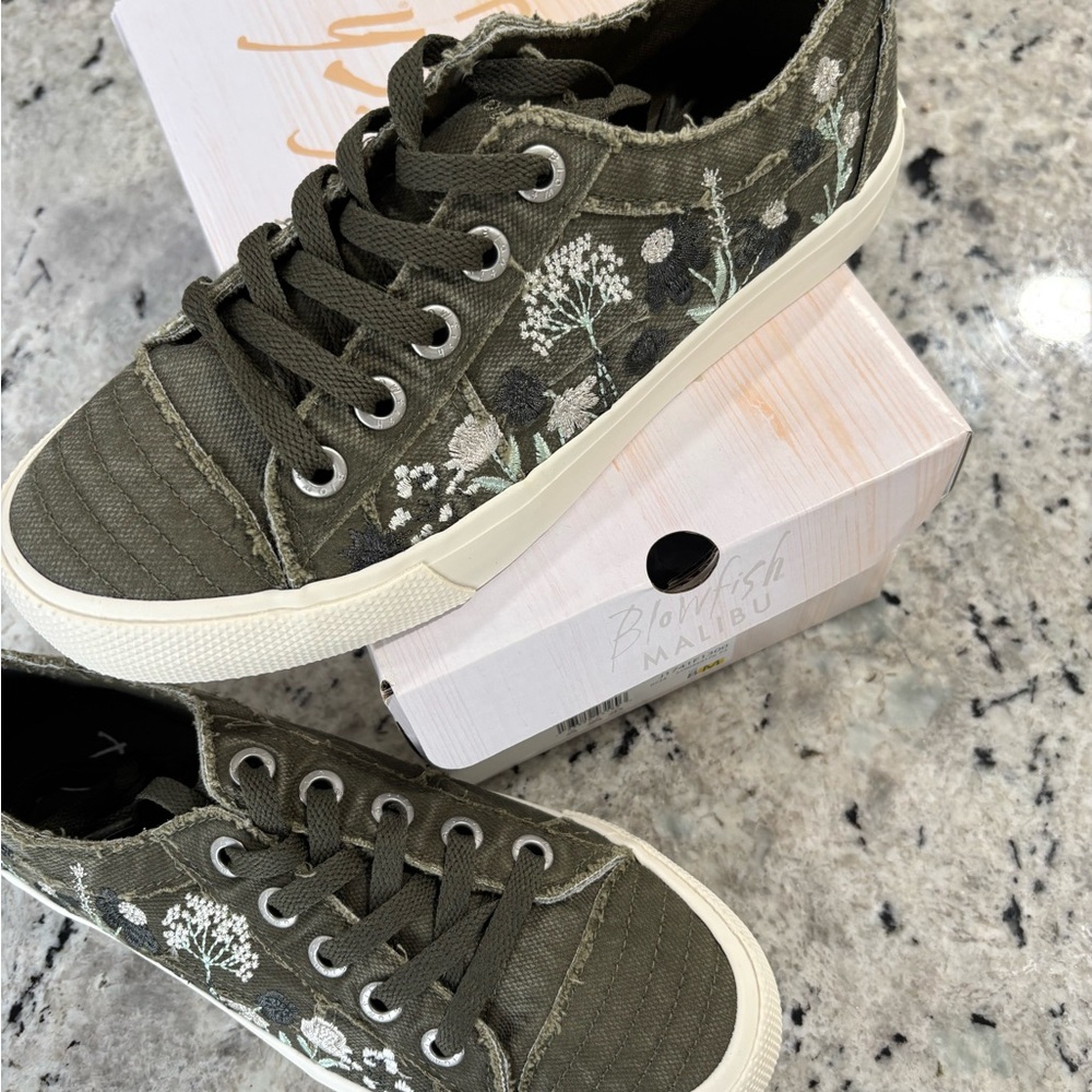 Blowfish Women's Dark Green Floral Sneakers
